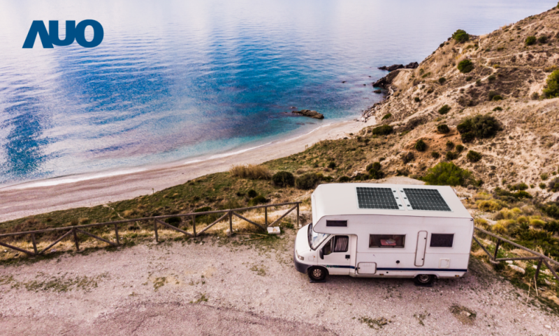 「可撓輕量化太陽光電板SunCurva」使用輕量特殊耐候型複合板取代傳統太陽能板的玻璃前板，不僅降低70%重量，每米平方僅3Kg；具有抗衝擊性能及通過電磁相容性測試，可應用於交通運輸工具，如露營車、遊艇等